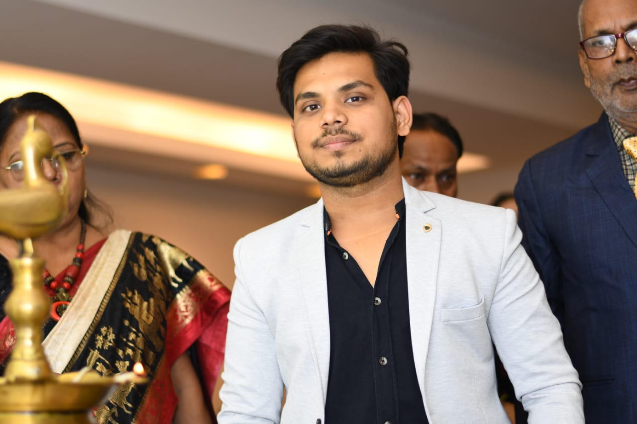 Aayush Upadhyay has Signed a new film Ishq Thoda Thoda.