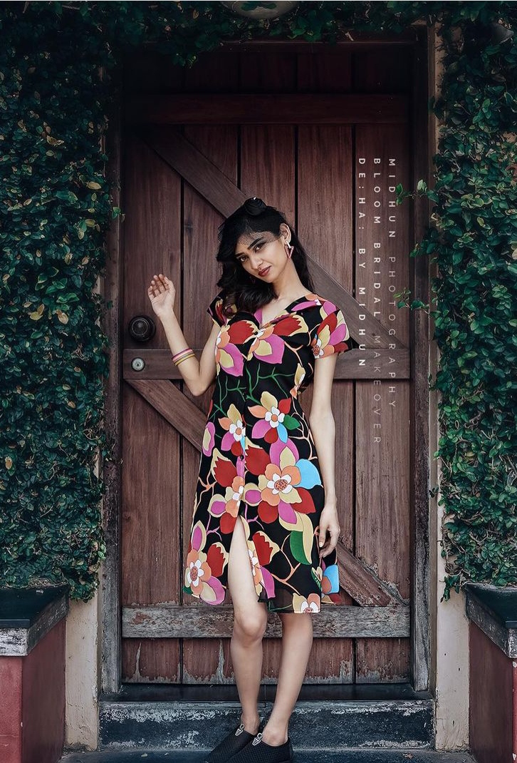 Multicolour Art by Vaishali Chhabra is as hot as her