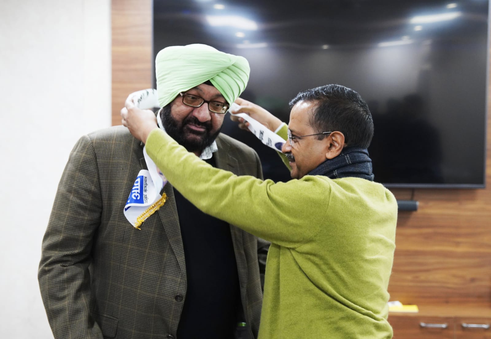 Former Congress MLA Jasbir Singh 'Jassi' Khangura joins AAP