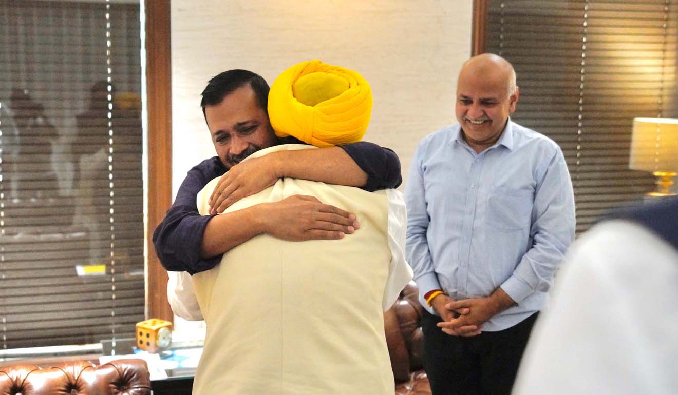 After landslide victory Bhagwant Mann meets Arvind Kejriwal, invites him to his swearing-in ceremony