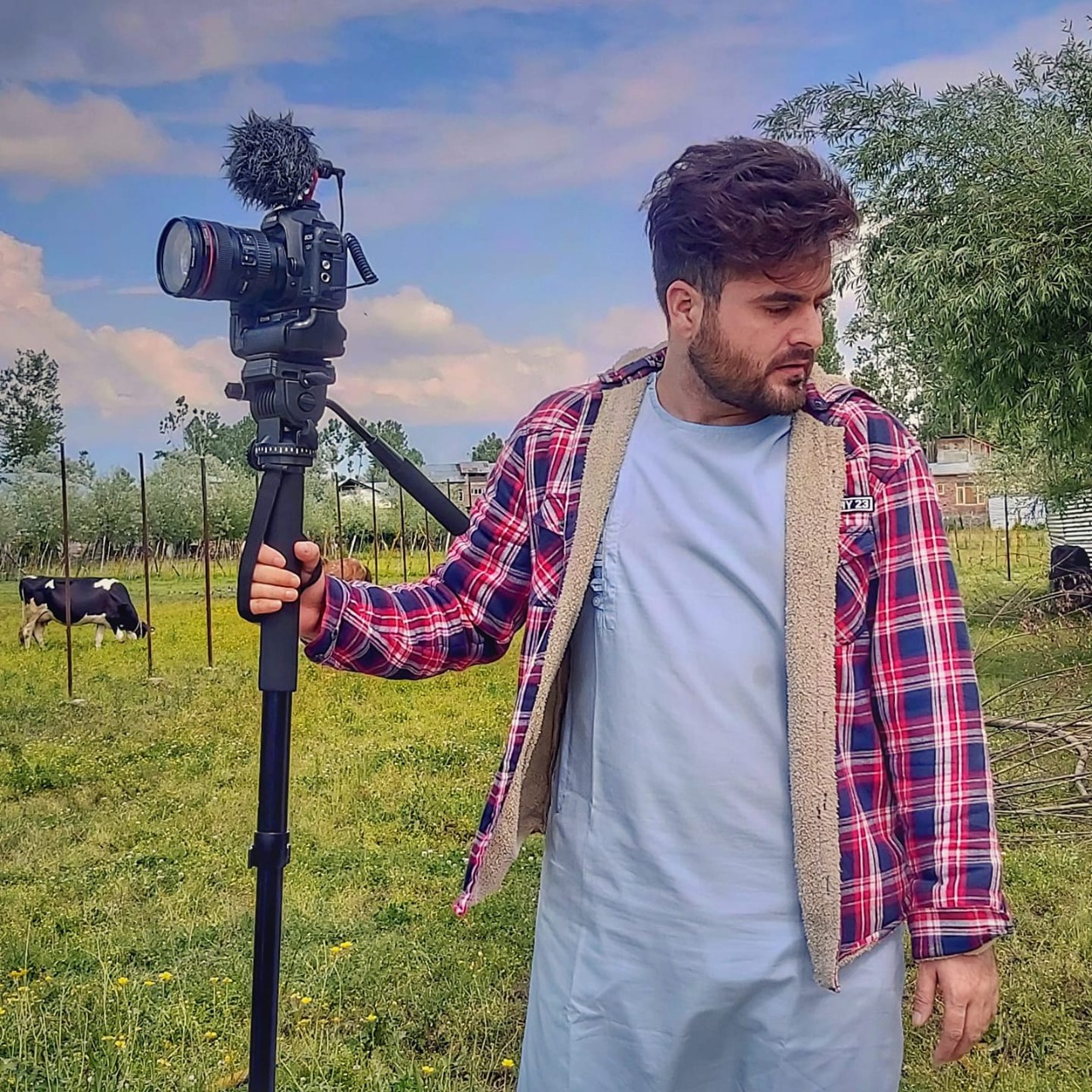 Meet Content Creator Mudasir Farooq aka Koshur Kalakar, a household name for Kashmir.