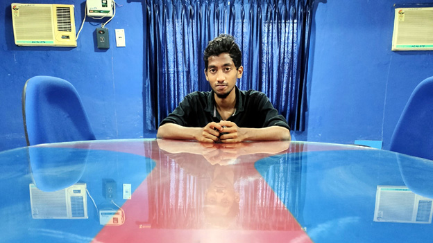 Start chasing your dreams. "If I can do it, then you can also do make it" is the story of a 22-year-old boy.