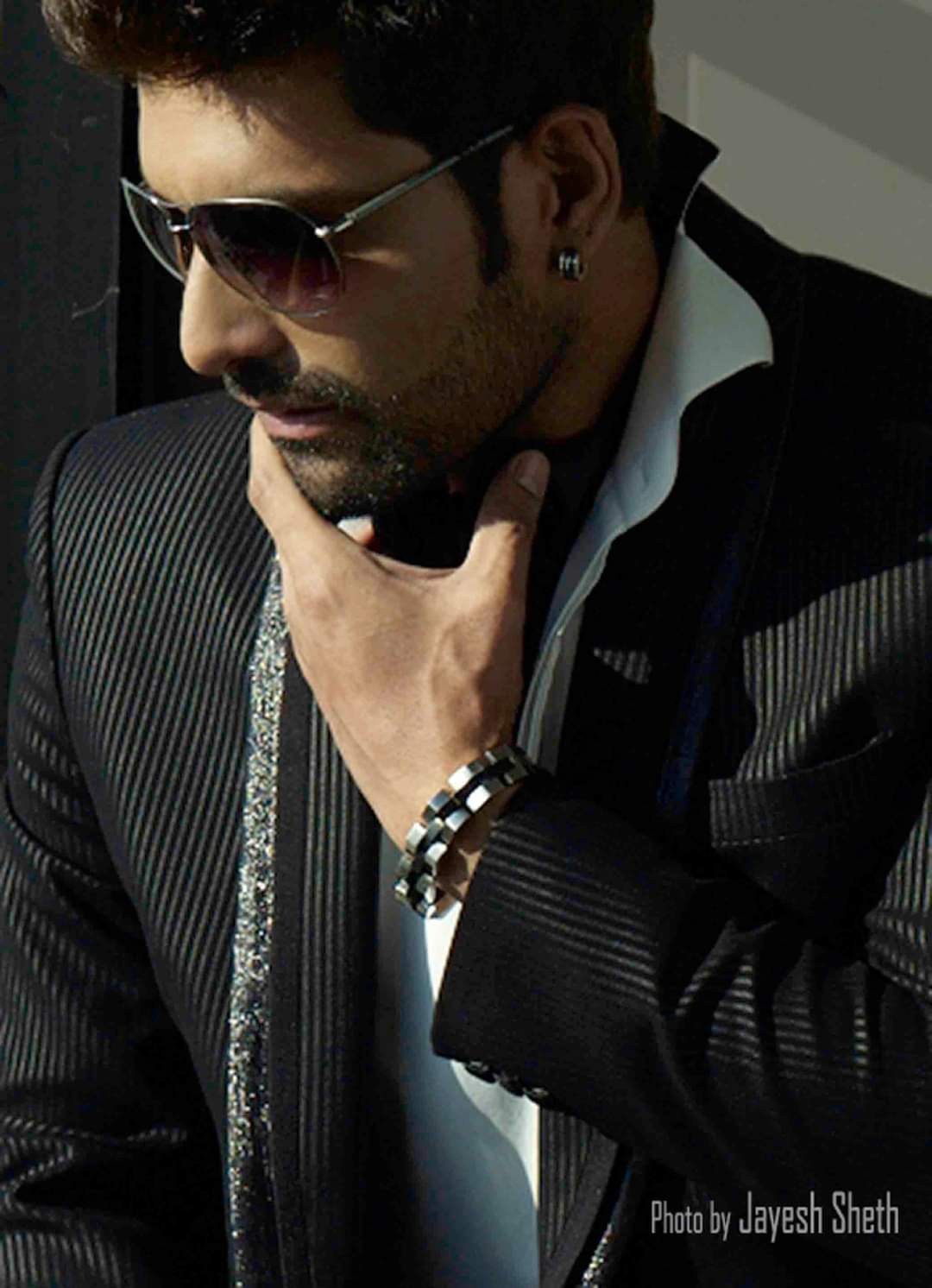 SHABBIR ALI is a celebrity Bollywood actor, model, and philanthropist who has worked tirelessly in his own right to help the poor and needy.