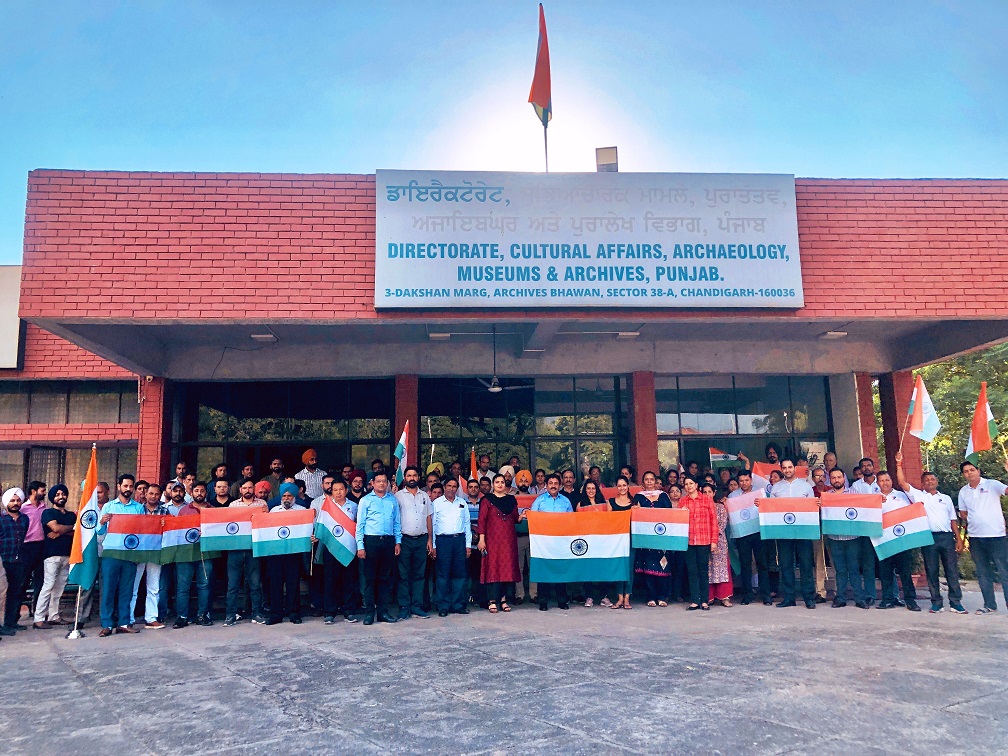 75th Mahautsav of Independence was started by hoisting the Tricolor by the Department of Tourism and Culture