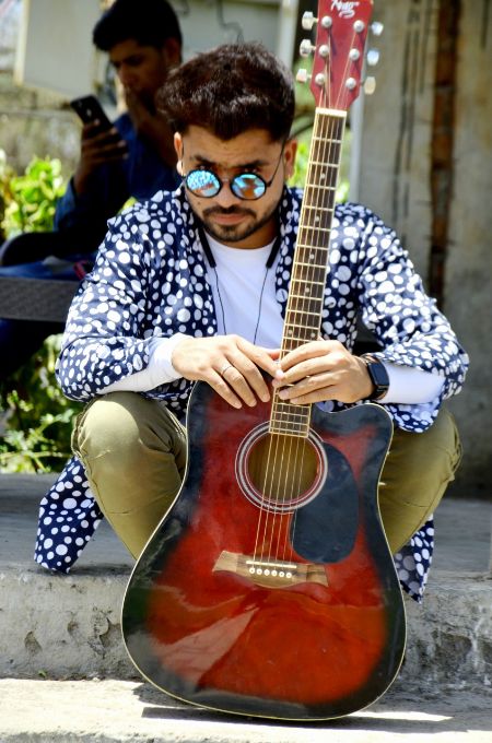 Music Artist Harish Rathod is making a Buzz in the Music Industry