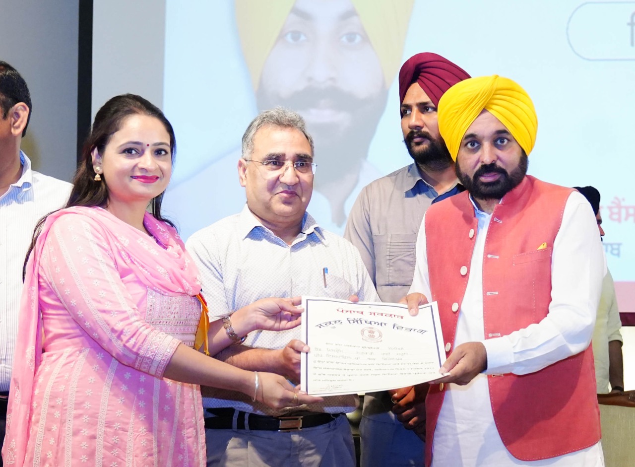 CM ANNOUNCES TO REGULARISE THE SERVICES OF 8736 TEACHERS ACROSS PUNJAB