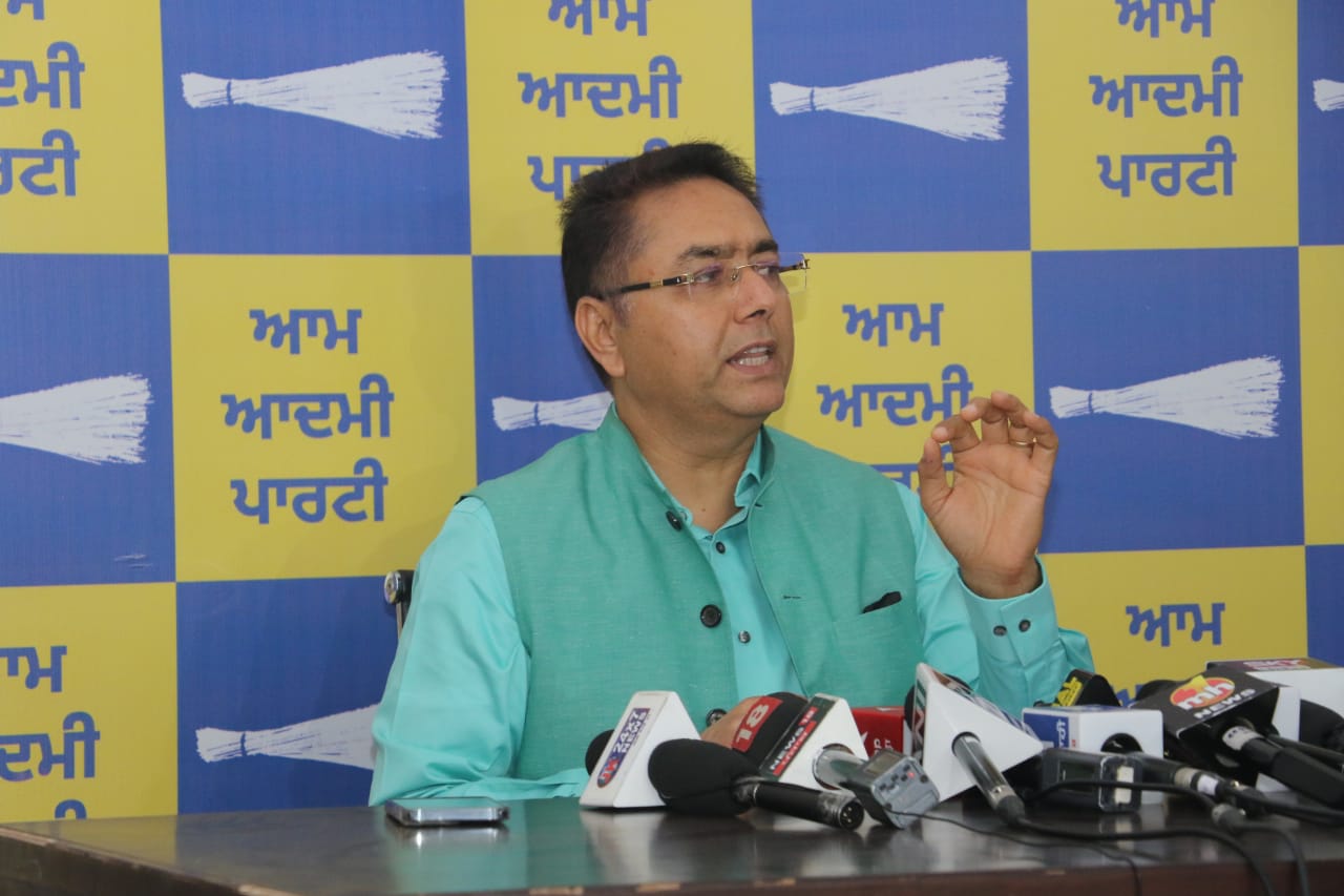 7 Months vs 70 Years: AAP Presents Report Card of 7 Months, Slams Opposition