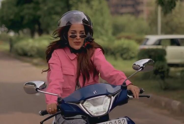Sara Gurpal's song 'Chla Le Mere Hero' gathers audience response