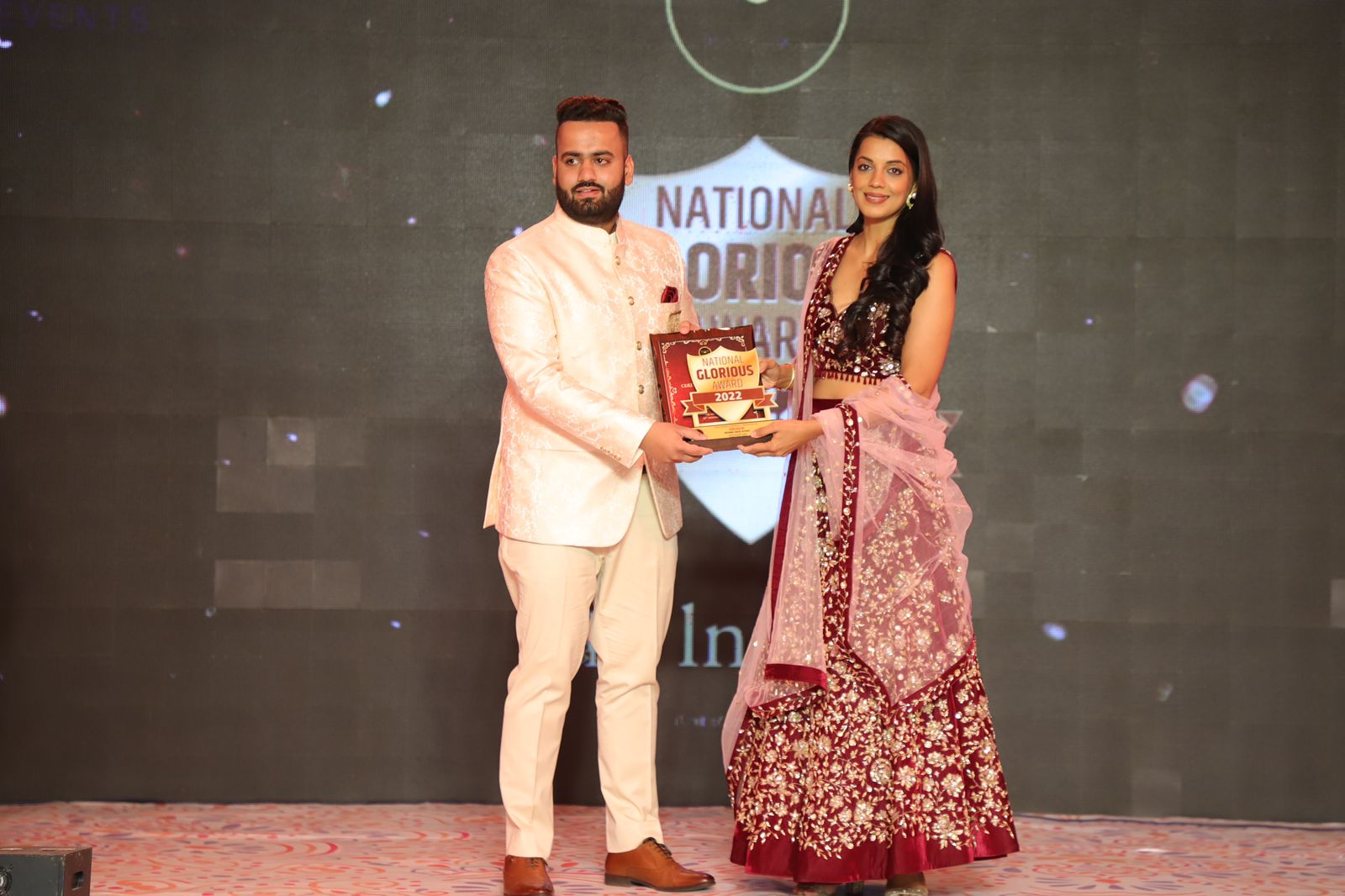 Ishu Kalra Awarded With National Glorious Award 2022 By Actress Mugdha Godse