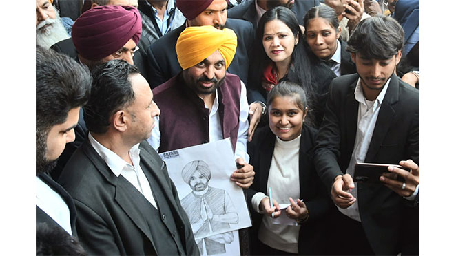 Accord Top Priority to Secure Justice For Weaker and Uuderprivileged Sections: CM Exhorts Legal Fraternity