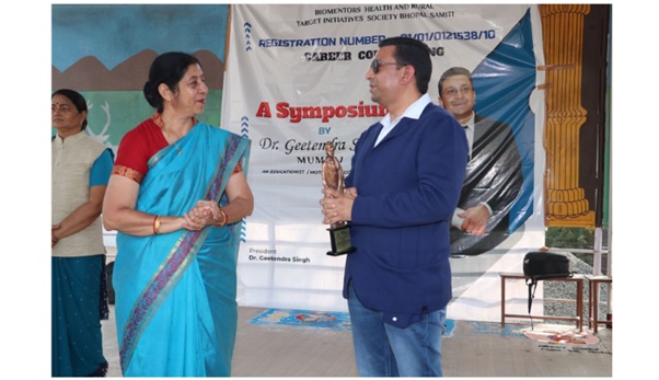 <strong>Government School for Excellence invites Dr. Geetendra Singh to address the students</strong>