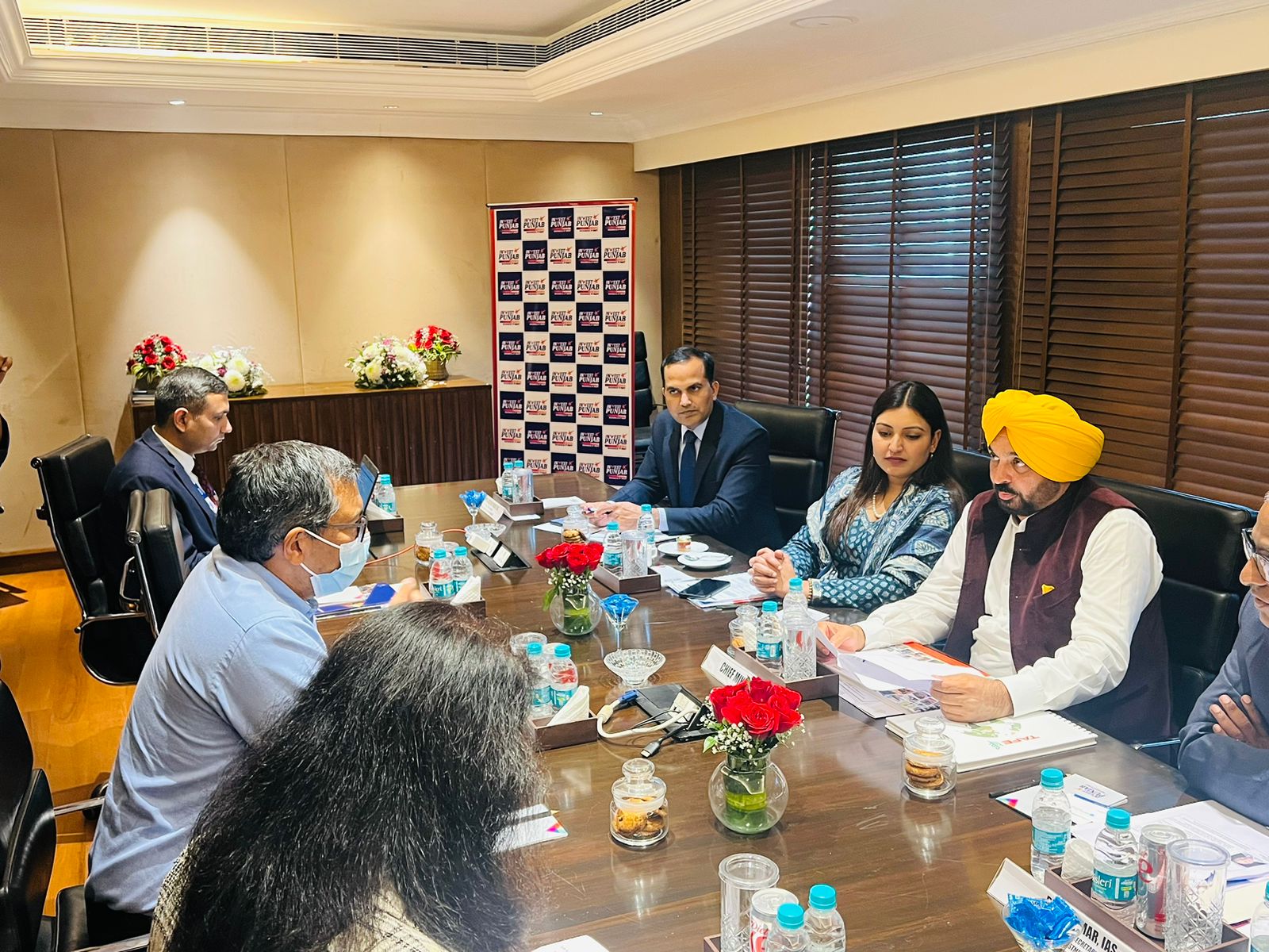 <strong>CM holds back to back meetings with top business honchos at Chennai</strong>