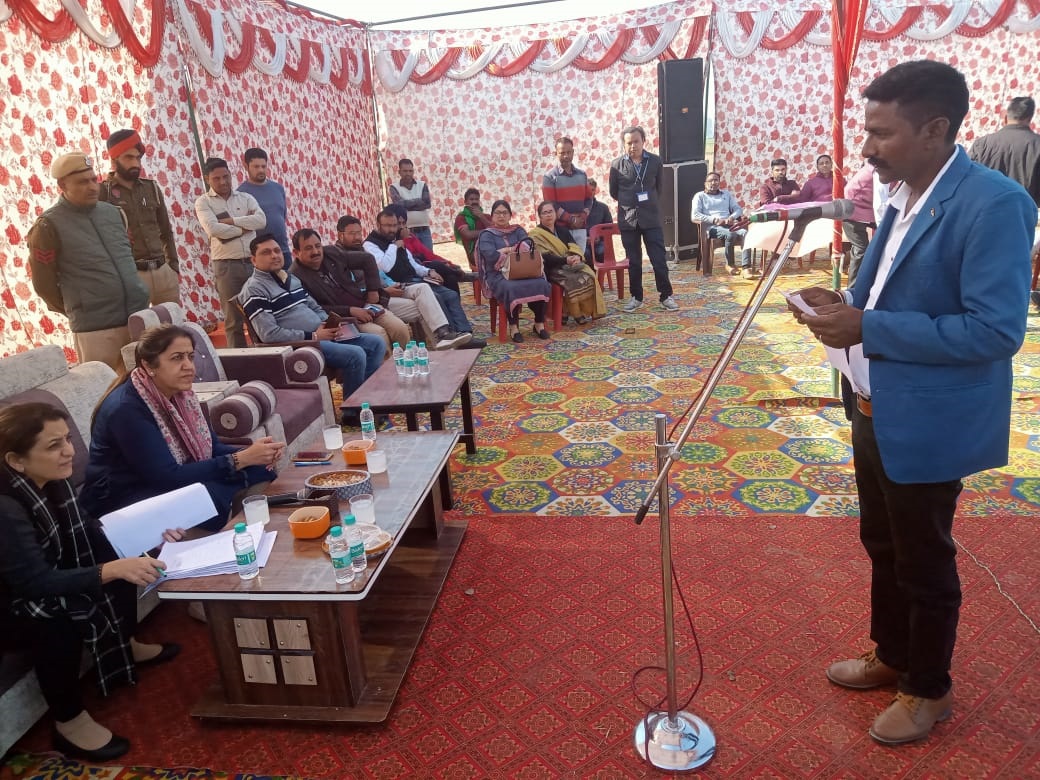 Distt Administration Reaches Village Mubeke to Solve Problems of Villagers