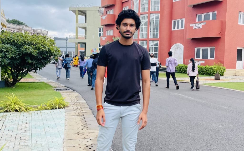 Vishal Anjana Patel became a successful blogger and social media influencer