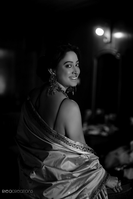 Despite her beautiful and simple looks, Bollywood and Bengali Actress Chandrani Das works hard on all of her projects