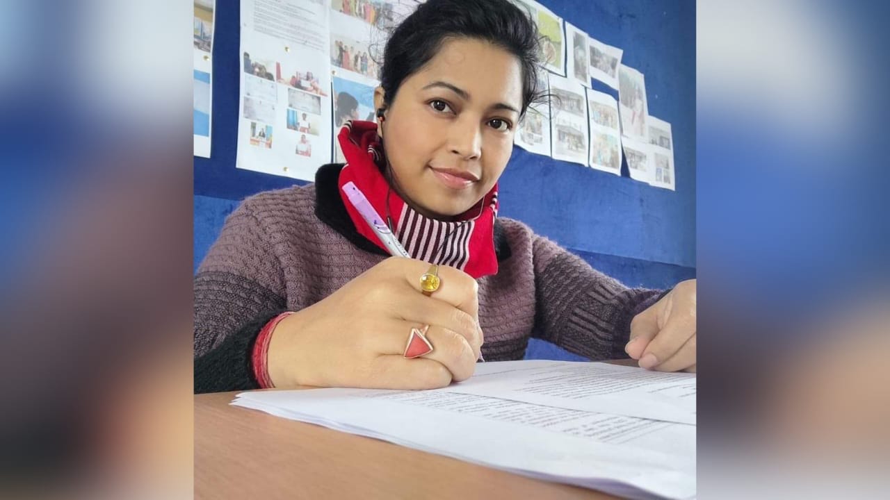Nang Lucky Gogoi helps a woman in distress
