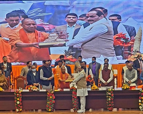 Renowned Astrologer Pt. Deependra Arjaria Honored with Pratham Atal Samman by CM Yogi Adityanath