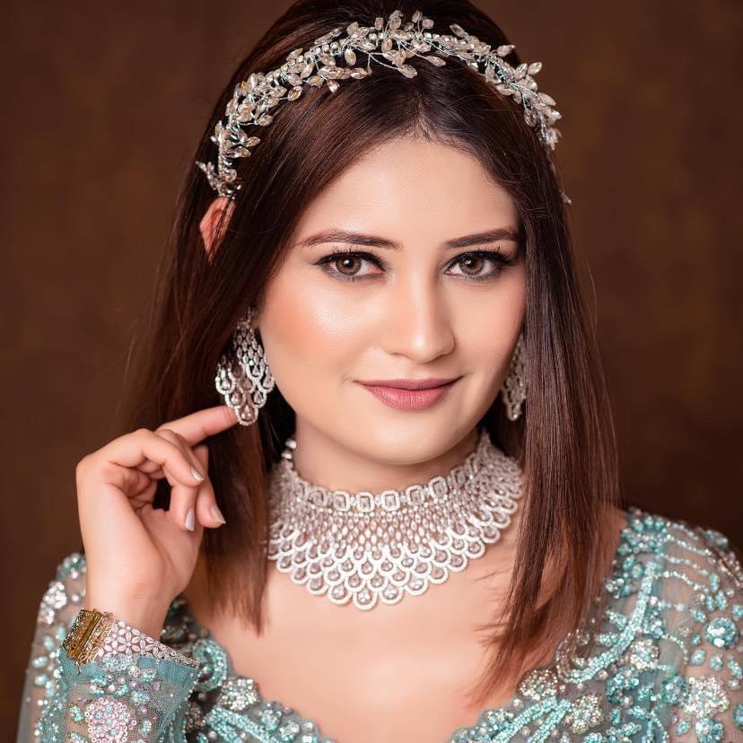 Multitalented Agra Native Almas Khan Takes the Entertainment World by Storm: From Modeling to Anchoring