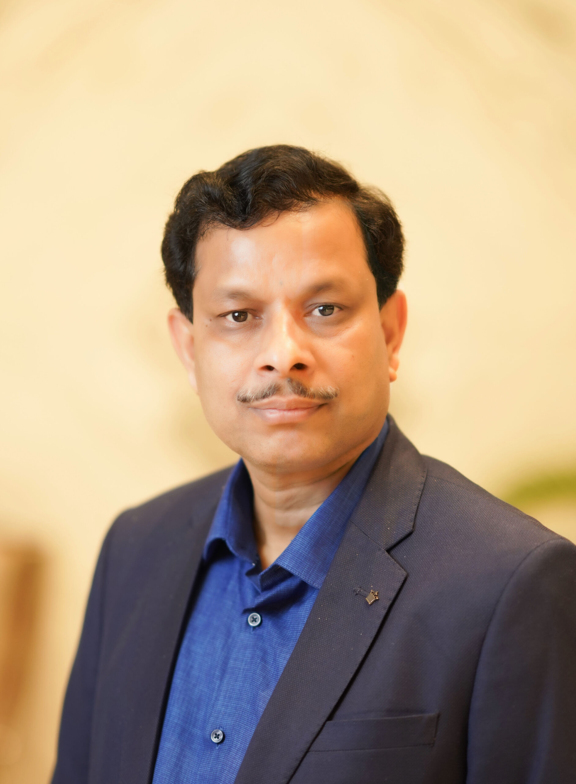 Financial Expert &amp; Bestselling Author R K Mohapatra has become very popular in investment services in the corporate world and investors.