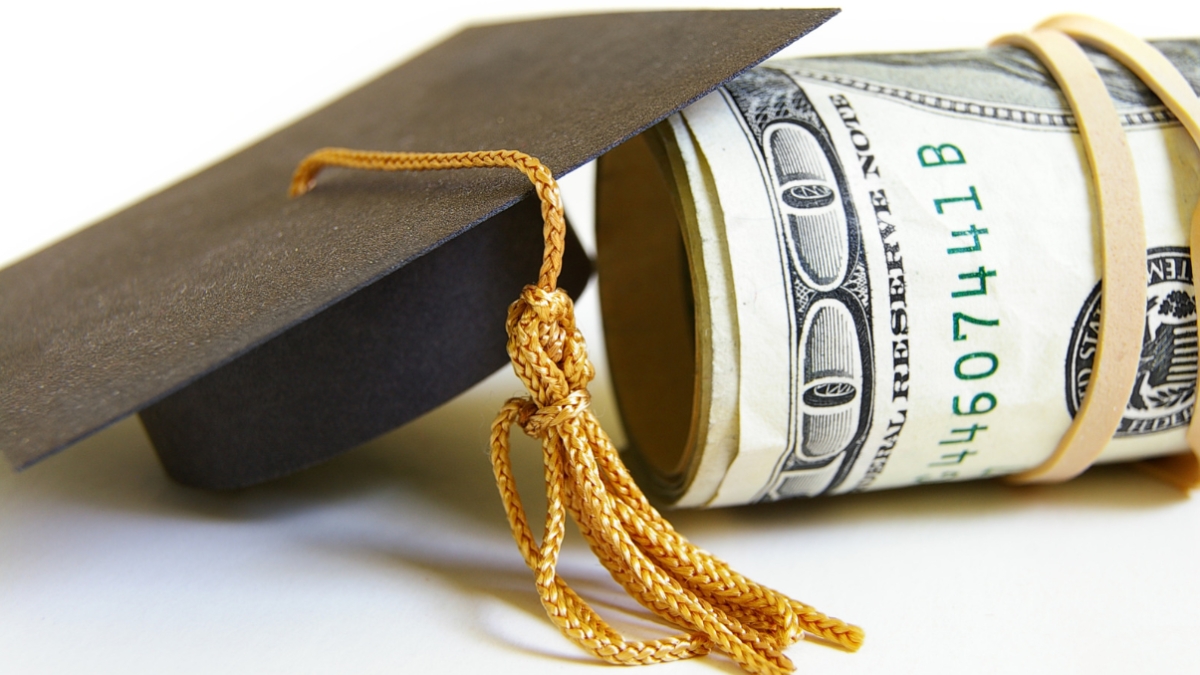 A Doctor’s Guide to Managing Student Loan Debt While Growing Your Practice