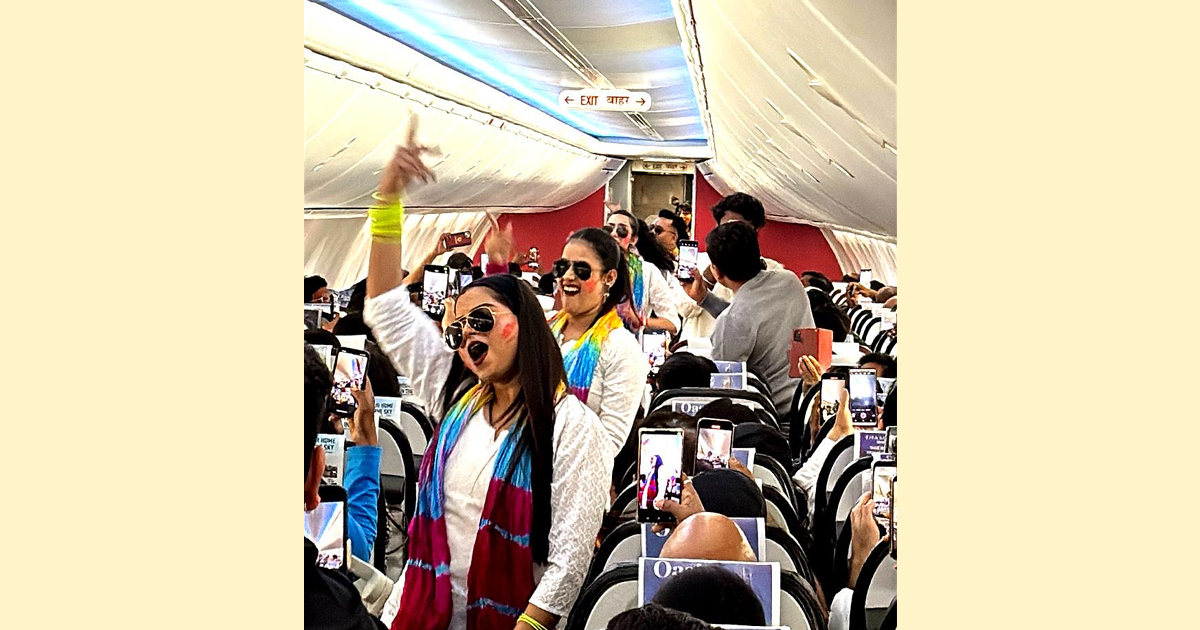 SpiceJet Kicks Off Holi Celebrations with a Splash of Colour and Dance!