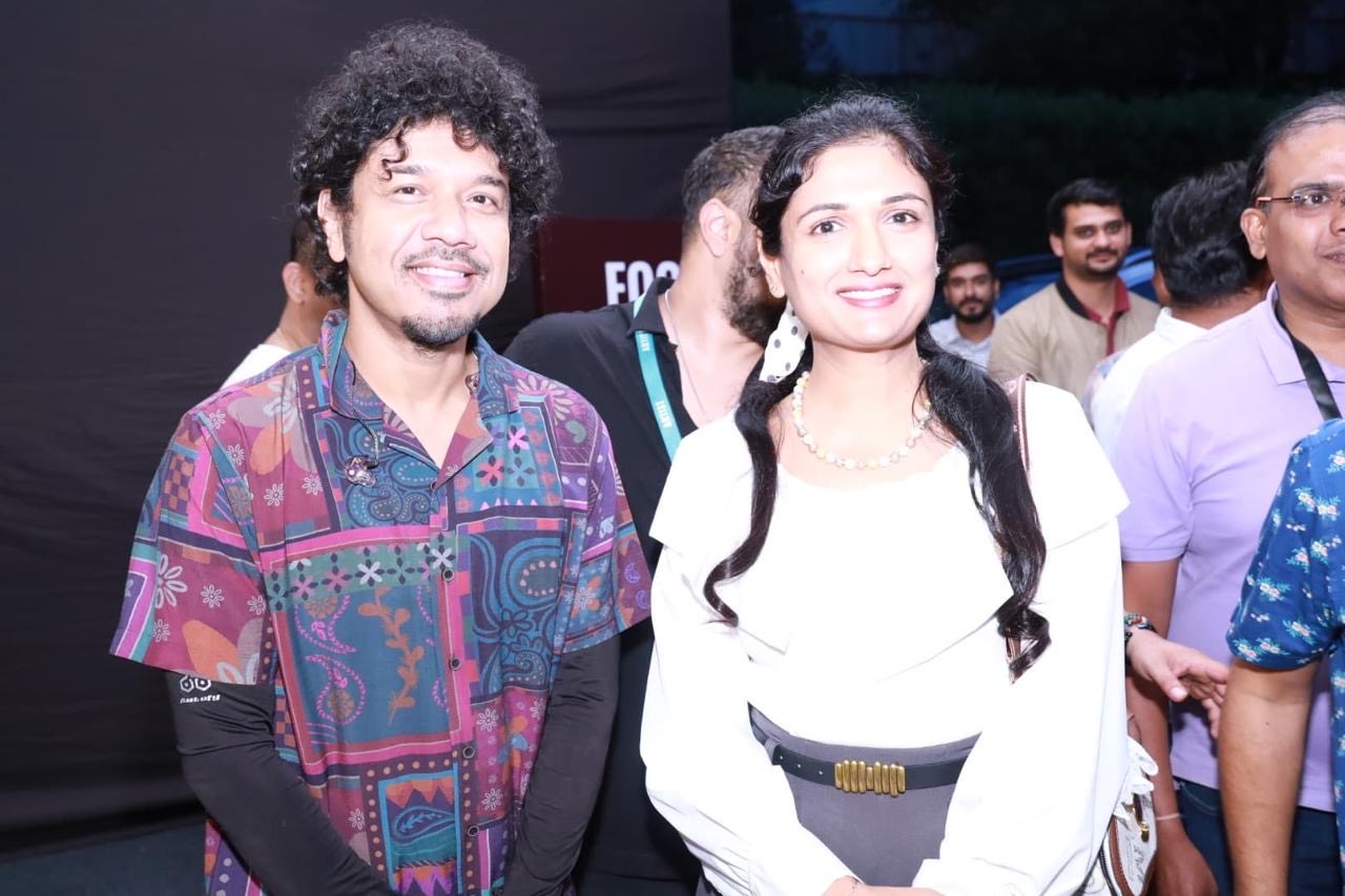 Dr. Eesha Agarwal Shares a Special Moment with Bollywood Sensation Papon in Pune