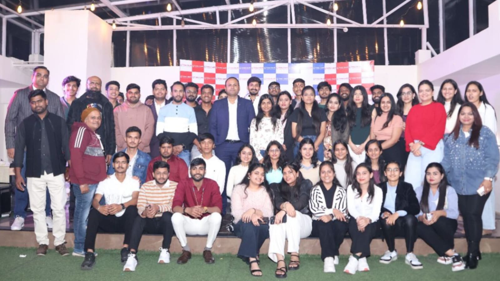 Crazyonweb Celebrates 15 Years of Excellence as a Leading Digital Marketing Institute in Indore