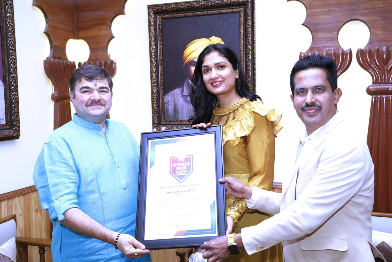 Prashant Damle Enters Winners Book of World Records for Highest Number of Theatre Performances