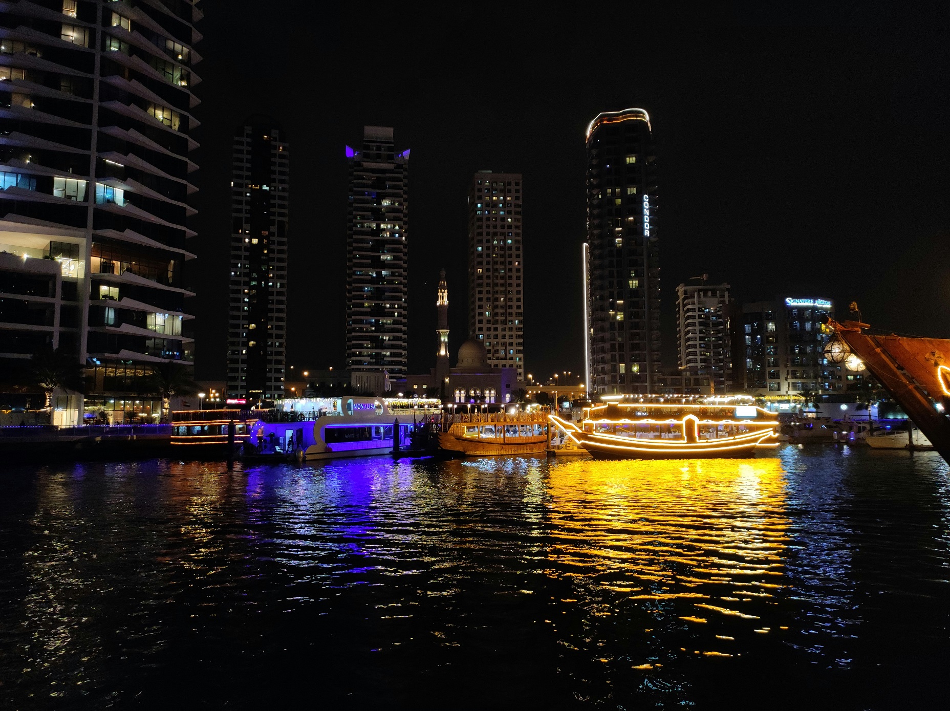 Why Should You Choose the Evening Trip on Dhow Cruise Dubai Marina?
