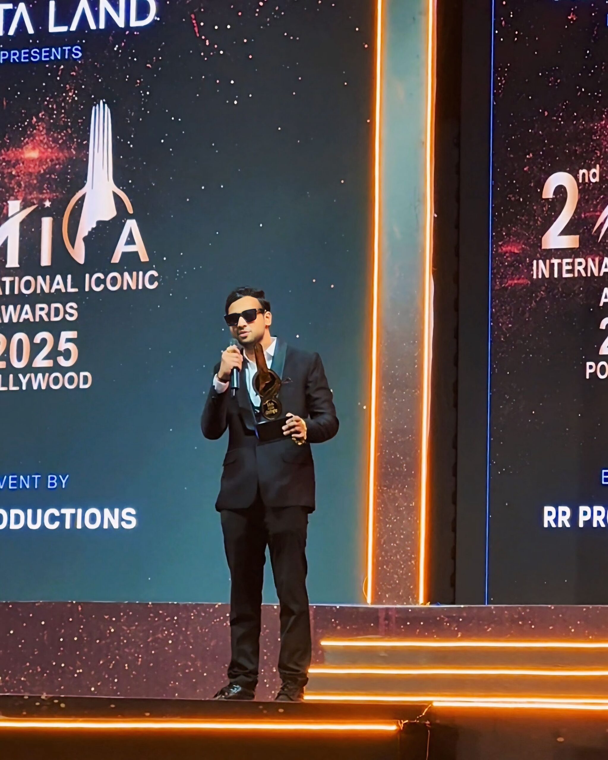 Aarav Chopra – Famous Artist &amp; Founder of Chopra Productions, Honoured with the ‘Blogger of the Year’ Award on Zee5