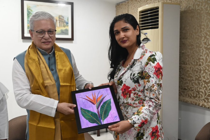 Miss India Dr Eesha Agarwal Presents Her Hand-Painted ‘Bird of Paradise’ to Maharashtra Governor Shri Jishnu Dev Varma